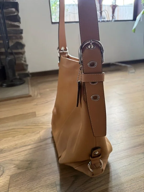 Coach Tan Leather Shoulder Bag with Dark Brown Tag - Picture 3 of 7